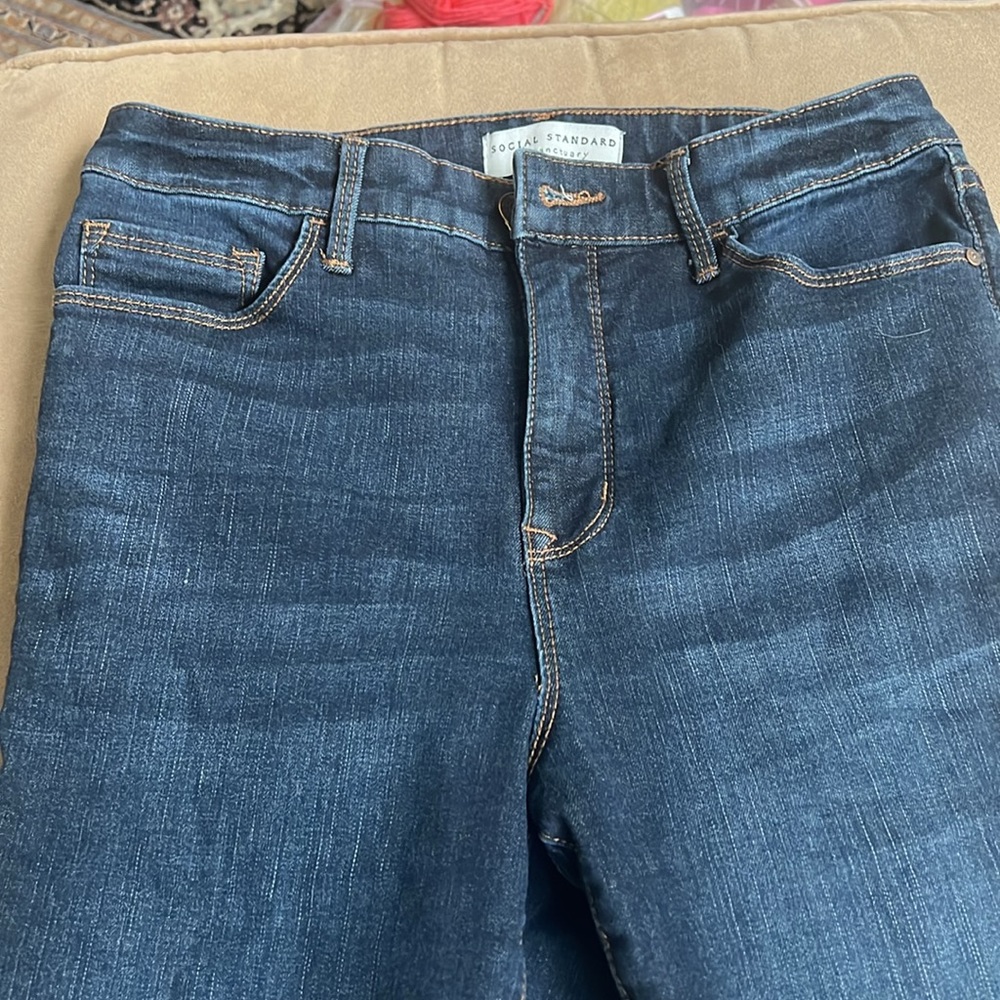 A pair of Social Standard by Sanctuary High-rise skinny jeans in size 8/29 - Picture 2 of 8